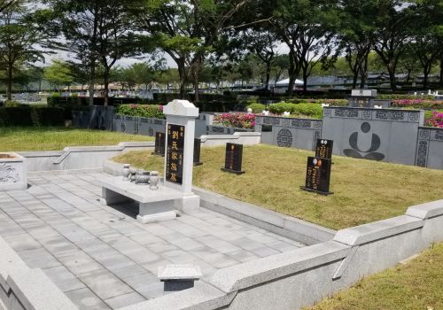 Cách ghi bia mộ dòng họ đầy đủ và chuẩn tâm linh Việt